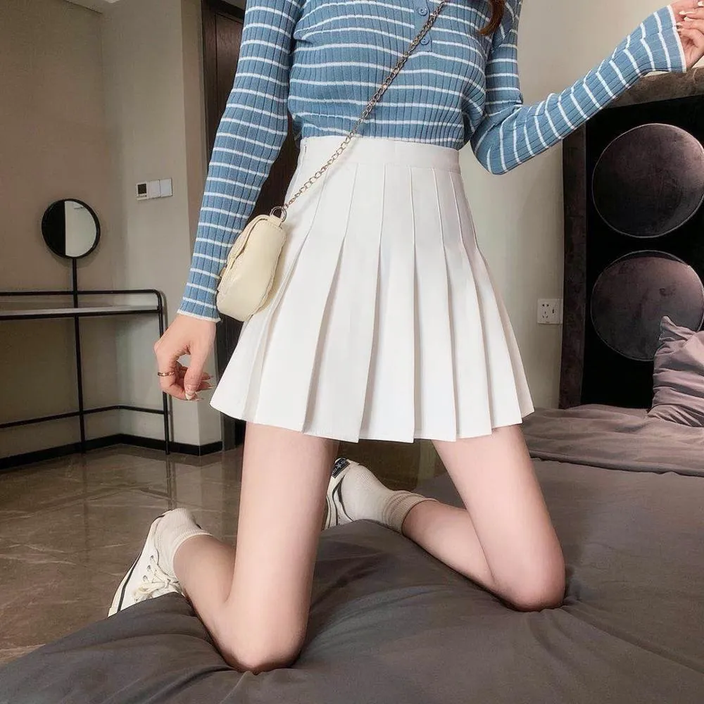 Women's black pleated school skirt hotsell