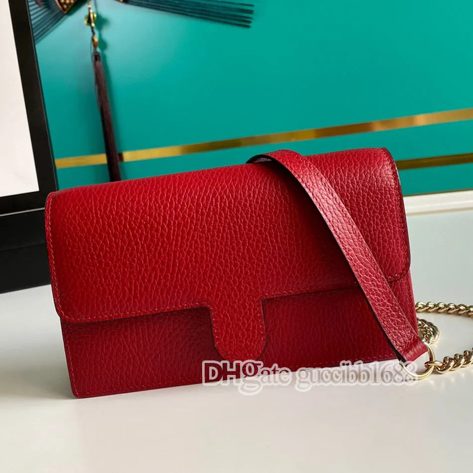 Coin purse with chain clearance
