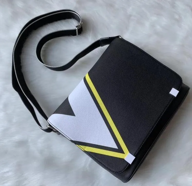 Designer Leather Gq Messenger Bag For Men Classic Crossbody School Bookbag With Shoulder Strap