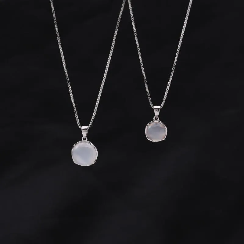 Anhänger Halsketten Elegante versilberte weiße runde Mondstein Luxus Frauen Modeschmuck Schlüsselbeinkette Kurze Halskette