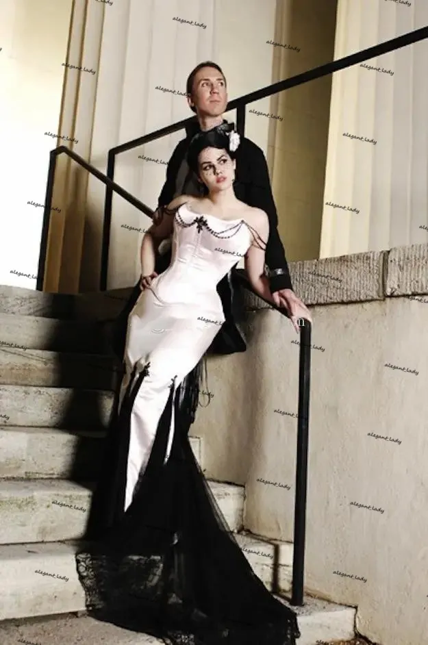 Black and Pink Gothic Gothic wedding dresses with Strapless Lace-up Corset Top and Laces Stain - Vintage Mermaid Beach Bridal Gown Black and Pink Gothic Gothic wedding dresses with Strapless Lace-up Corset Top and Laces Stain - Vintage Mermaid Beach Bridal Gown