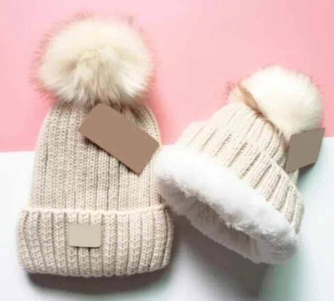 Wholesale High quality Winter caps Hats Women and men Beanies with Real Raccoon Fur Pompoms Warm Girl Cap snapback pompon beanie 6831
