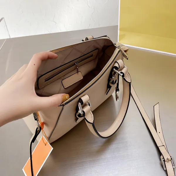 2021 brand designer`s bags handbag women`s fashion luxury cowhide cross pattern hand-held dumpling bag size 25*22cm