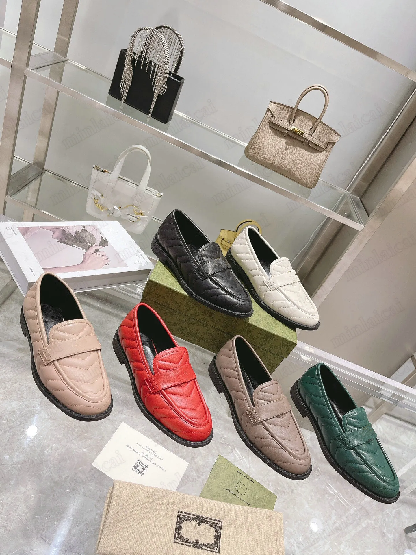 Casual Shoes 22SS V Quilted Leather Loafers Moccasins Womens Luxurys Designers Shoes Classic Slip-on Business Metal button Leather Brand Oxfords Dress