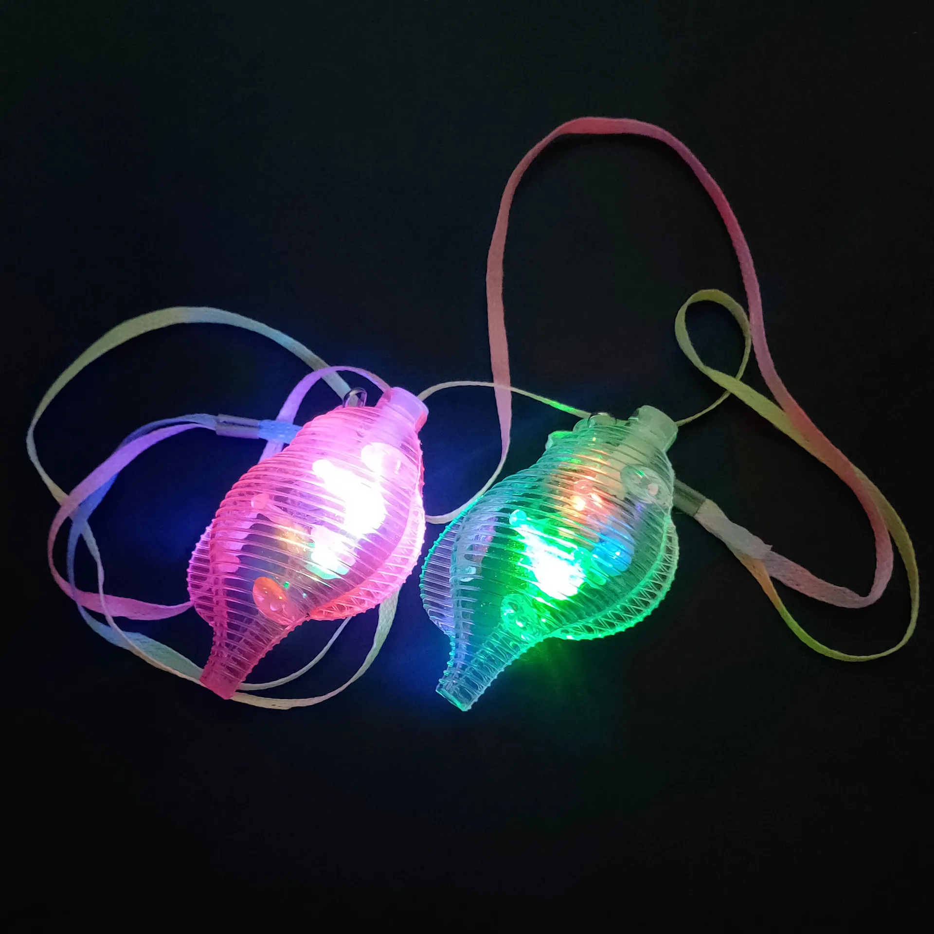 Luminoso regalo di Natale di Capodanno fischio di conchiglia giocattoli lampeggianti colorati per spingere piccoli regali giocattoli per bambini all'ingrosso