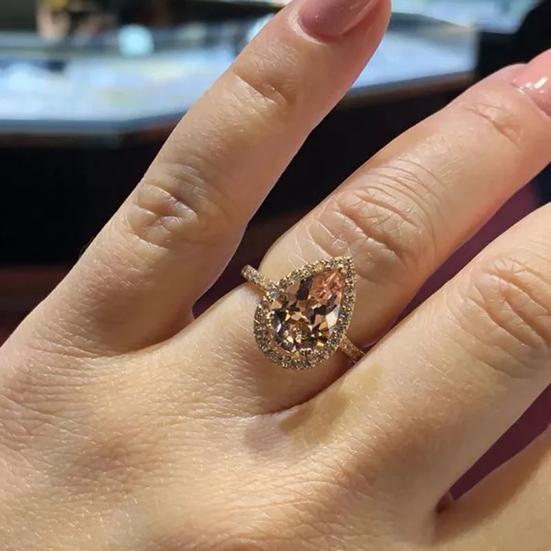 Mode Elegant Cubic Zircon Finger Ring Rose Guldfärg CZ Diamant Förlovning Ringar Champagne Crystal Bröllopsband Ring för Kvinnor Smycken