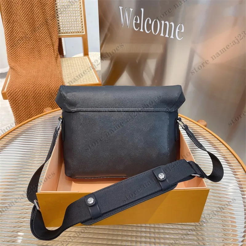 Vintage Messenger PM Voyager Men\u0026#039;s black cross body bag with Buckle  Fastener Closure - Ideal for School, Outdoor Travel, and Cross Body Use -  Designer Purse and Wallet Included M40511
