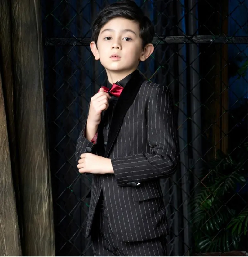 Мужские костюмы Blazers 2021 Высококачественный черный полоски Маленький мальчик Формальный жених носить 3 штуки, установленные для свадебного обеда CH206P