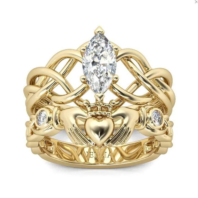 Cluster Rings Girl Luxury Golden Hand Holding Love Crown Women's Wedding Ring Exquisite With Water Drop Peach Heart Zircon Wholesale