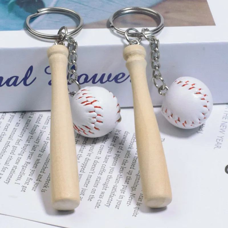 Partihandel Mini Baseball Nyckelringar för män Trä Bat and Ball Pendant Nyckelring Hantverk Sport Souvenir 12g
