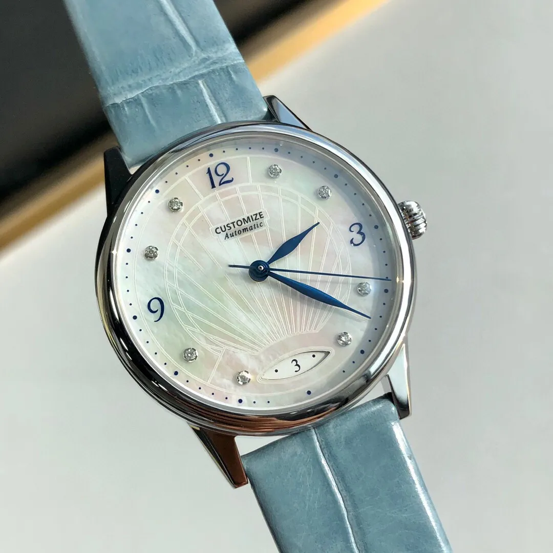 고급스러운 브랜드 34mm 숙녀 시계 자동 다이아몬드 사파이어 크리스탈 기계 디지털 다이얼 여성 스카이 블루 가죽 손목 시계