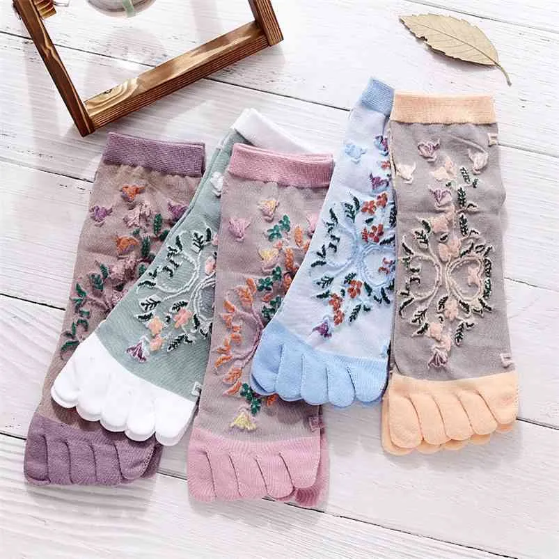 Toe Sock Mid-Tube Cotton Three-dimensional Small Flower 5 Finger Socks Harajuku Kawaii Women Socks 210720