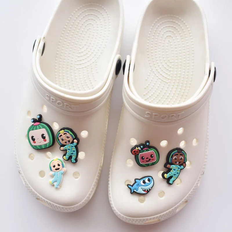  Crocs: Jibbitz Charms