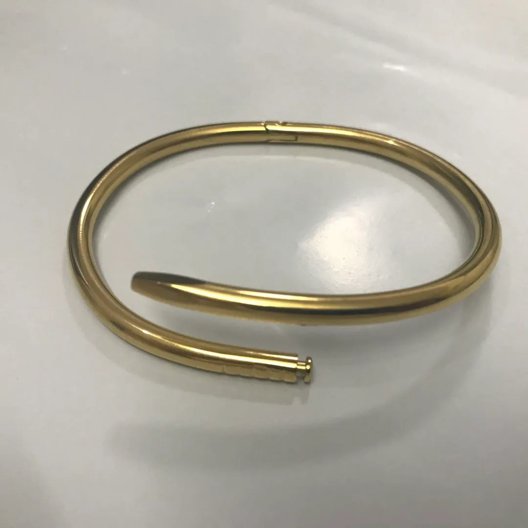 Titanium Steel Gold Charm Śruba Nail Bransoletka Luksusowa Projektant Bransoletka Pulsera Opaska Dla Mężczyzna I Kobiet Pary Ślubne Kochankowie Prezent Srebrny Mankiet Bransoletki Biżuteria