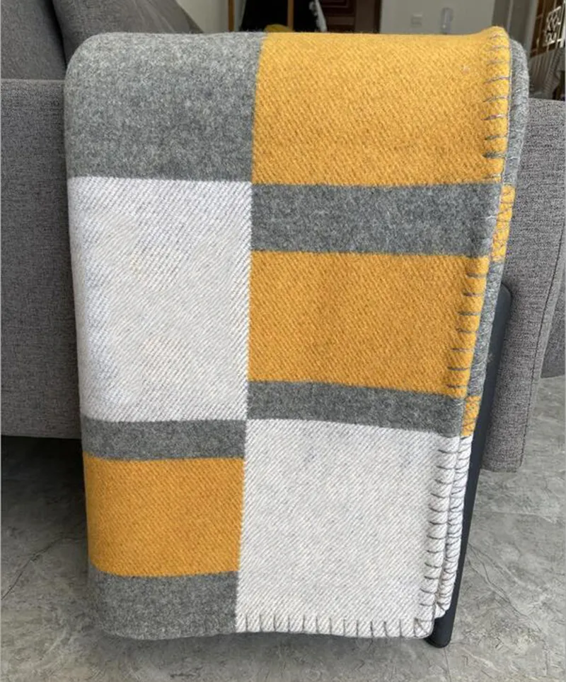 2021 NUOVO STILE Lettera Coperta Morbida Sciarpa di Lana Scialle Portatile Caldo Plaid Divano Letto In Pile Lavorato A Maglia Coperte di Cachemire 130*180 CENTIMETRI