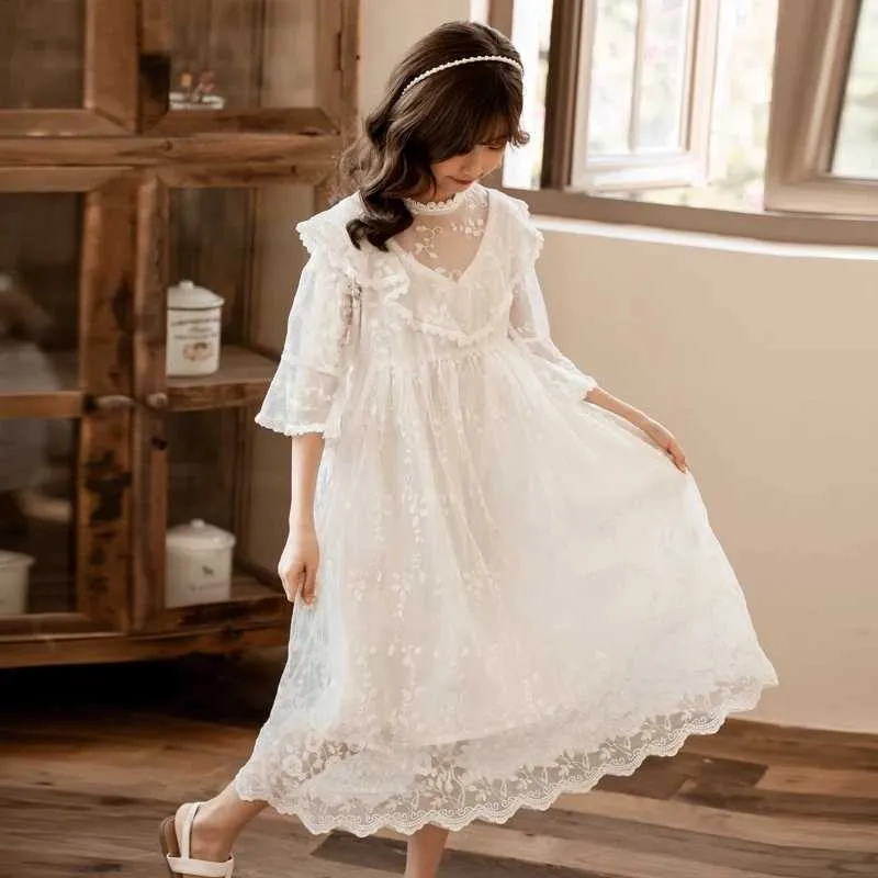 夏の赤ちゃんの女の子のレースのドレス子供の結婚式の花の女の子のドレス2020新しいかわいいフレアスリーブ誕生日パーティープリンセスドレスQ0716