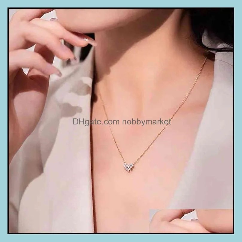 Love clover clavicle chain a two Necklace female light luxury niche Design Pendant neck simple necklace