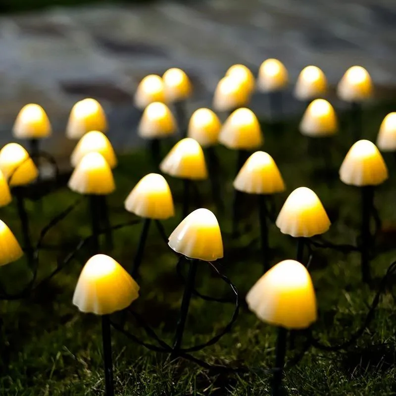 Strängar Solar Garland Julljus för utomhus Mushroom IP65 Vattentät Trädgårdsmöbler Decor Cell Fairy