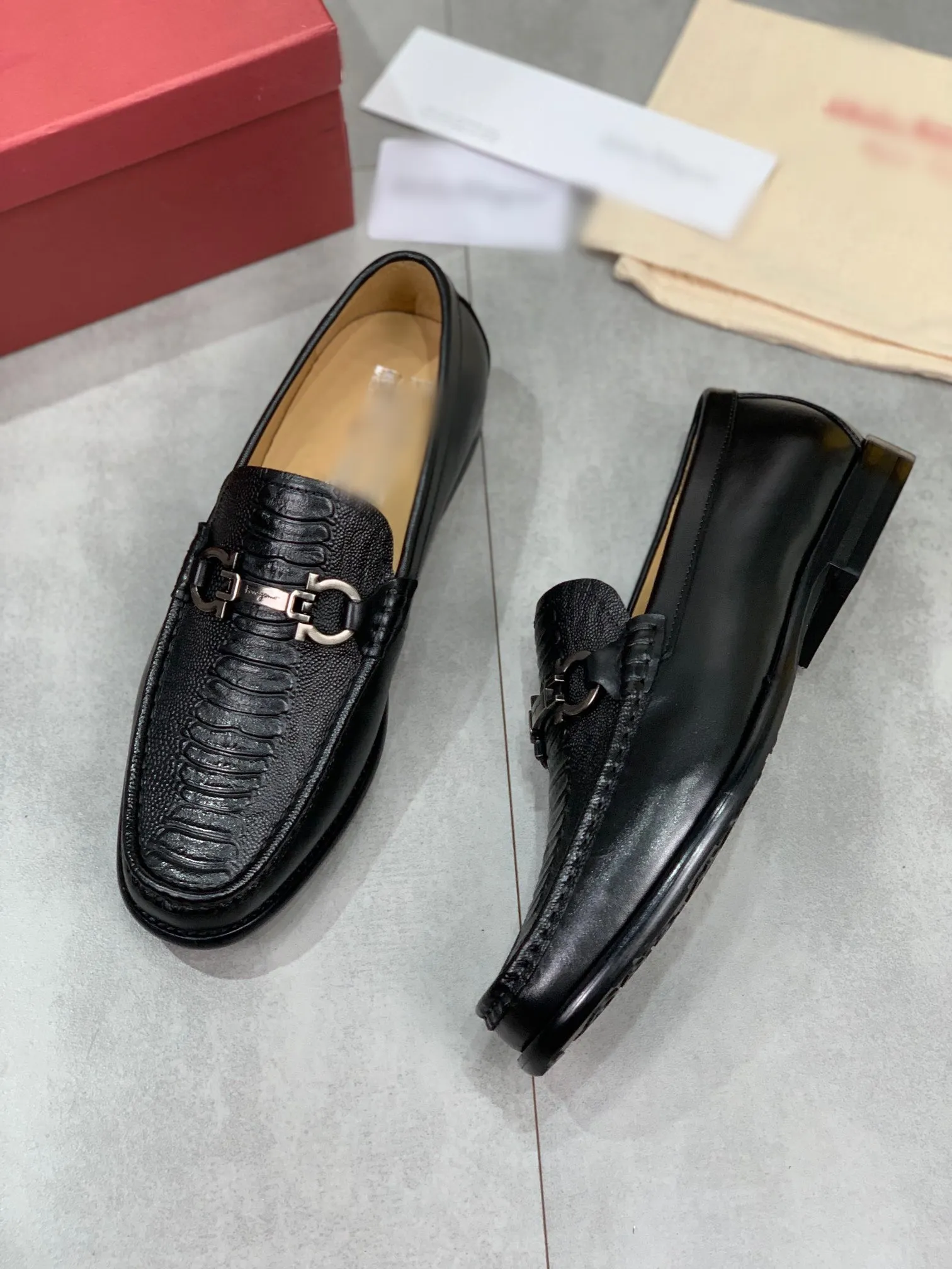 Chaussures habillées de créateurs pour hommes formels noir marron boucle en métal en cuir de haute qualité chaussure de mariage de bal de luxe mode hommes accessoires de soirée occasionnels