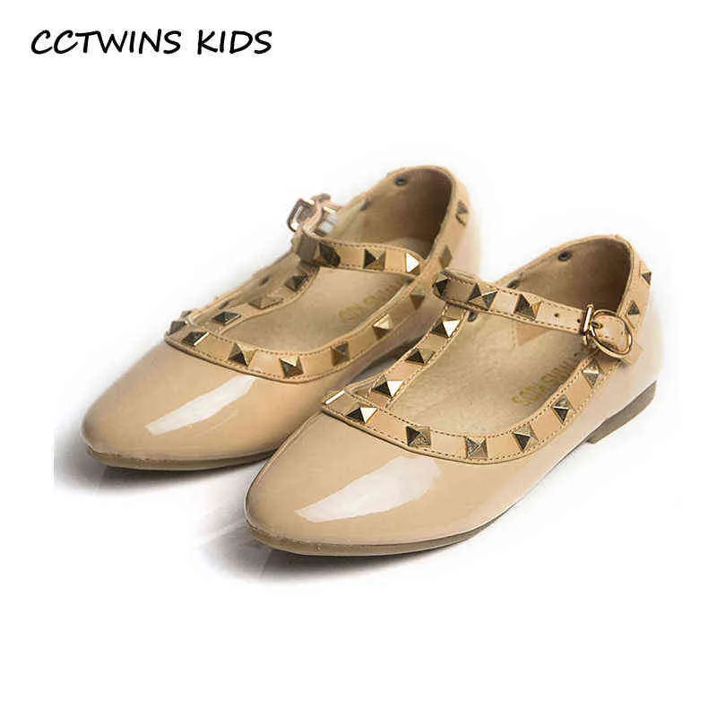 CCTWINS KIDS الربيع الفتيات العلامة التجارية للطفل أحذية مسمار حذاء واحد الأطفال عارية صندل طفل الأميرة الشقق حفلة الرقص حذاء AA220311