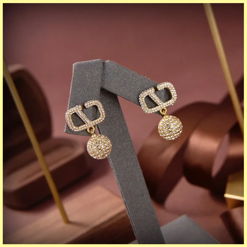 Fashion Womens Earrings Jewelry Luxurys Designers Earrings Studs Designer Letter V Diamond Earring Wedding Party Necklaces 21071904R