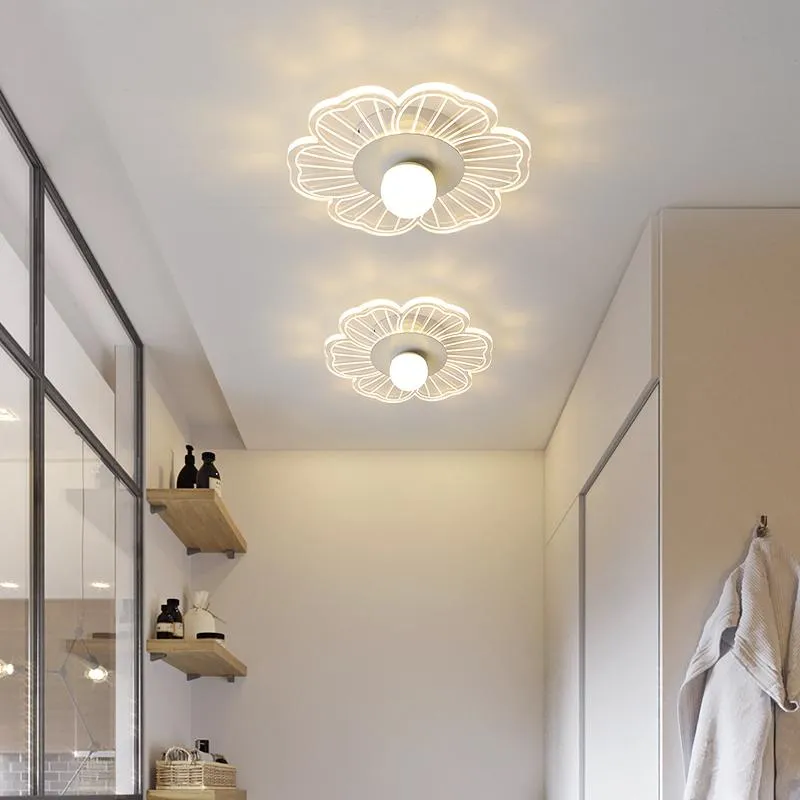 Luces de techo Lámpara LED moderna Pétalo dorado acrílico Luminación colgante para la sala de estar del pasillo Corredor del dormitorio Decoración del hogar