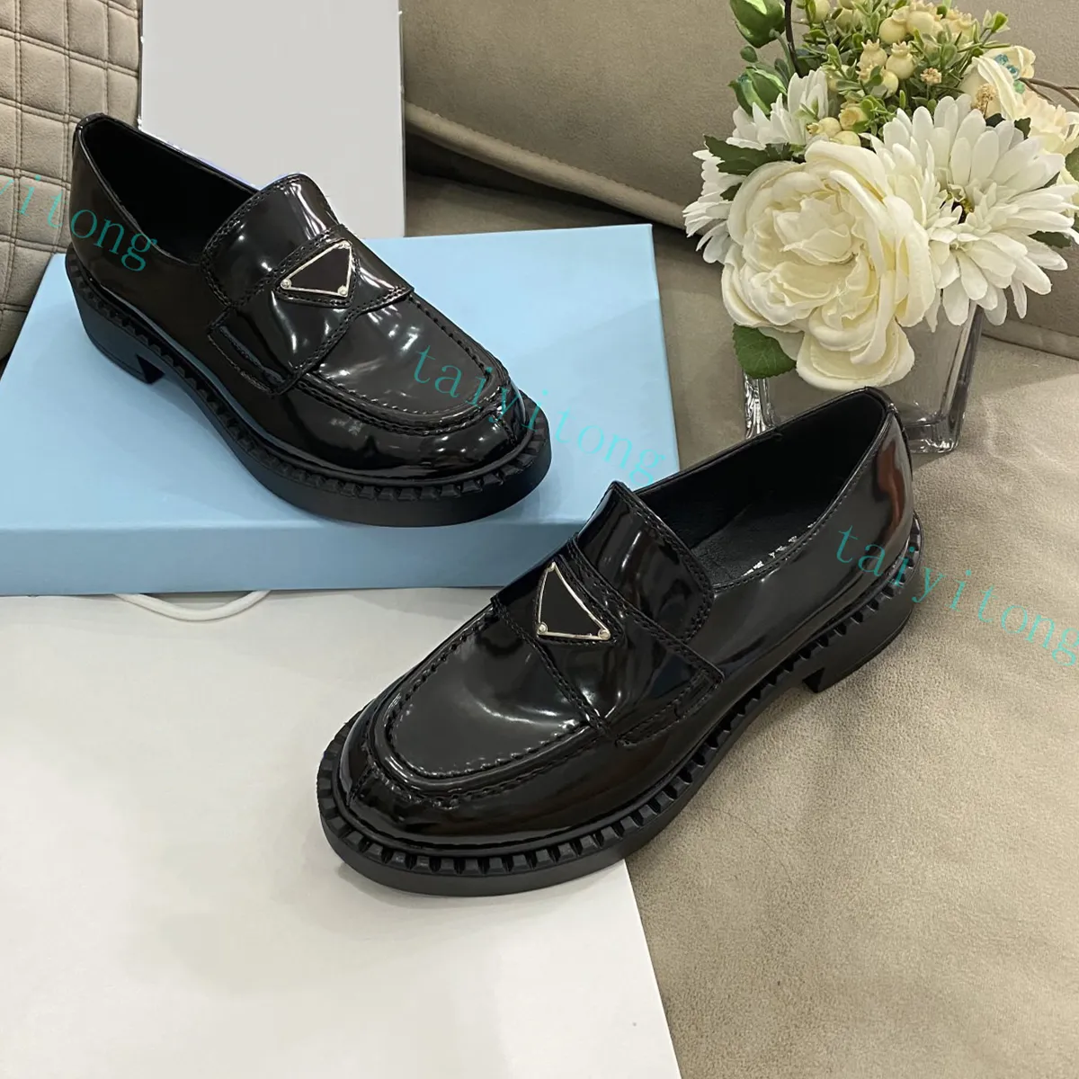 Desiger Woman Dress Shoes Platform أصلي من الجلود غير الرسمية العاطفية مكتنزة عالية الكعب الأسود الحجم الأبيض 35-40