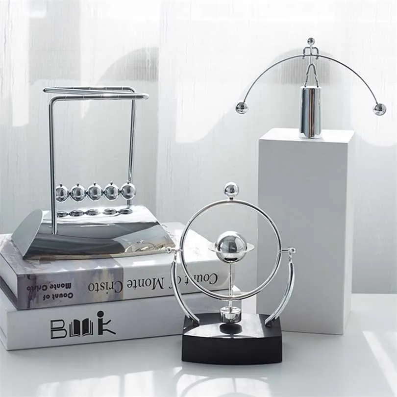 Décoration de la maison moderne Ton's Pendule Mouvement perpétuel Accessoires de bureau Boule Physique Tumbler Bureau Cadeau 211101