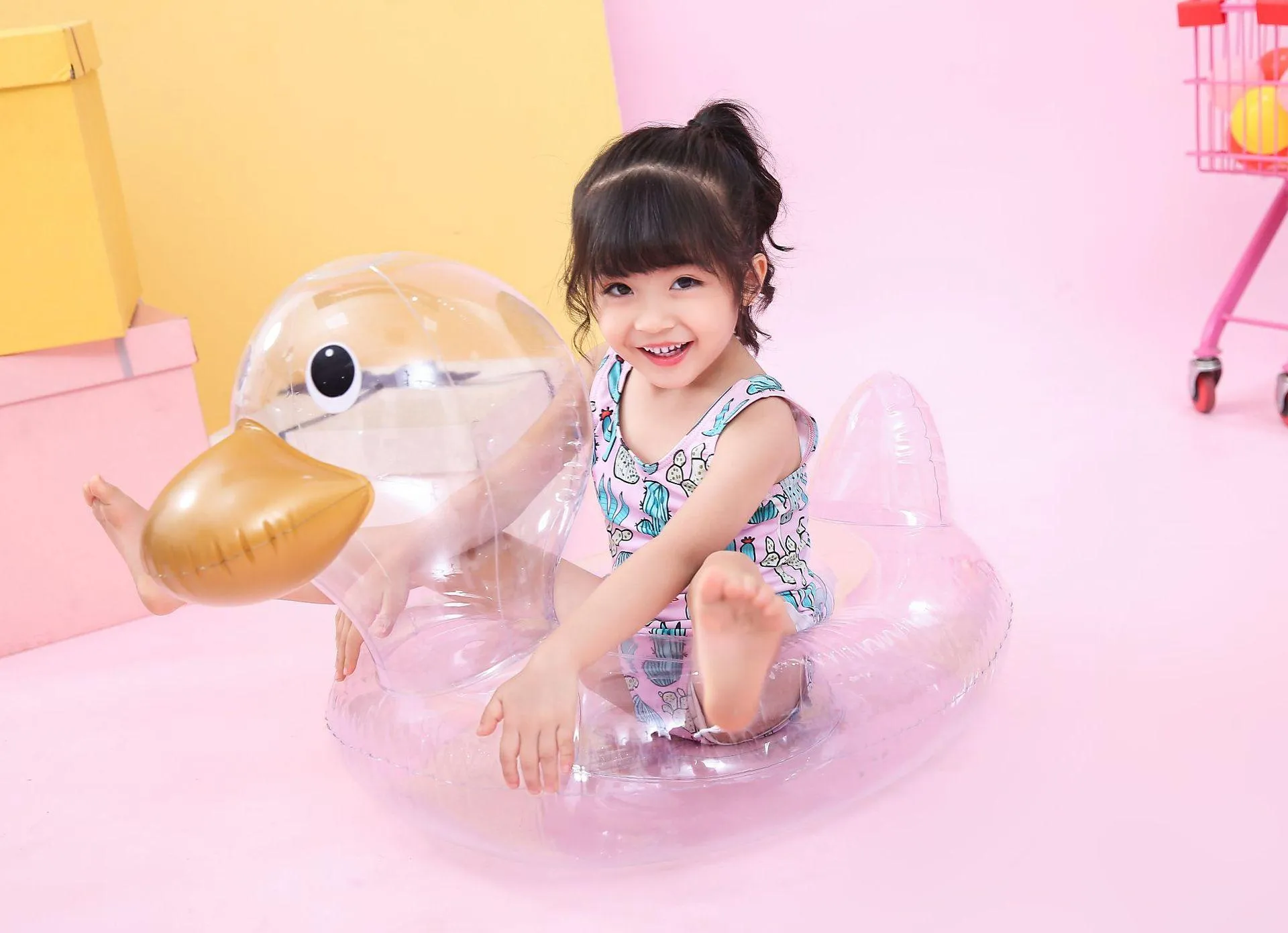Ins net celebrity thickened children water park transparent duck armpit seat ring for infants and toddlers from stock