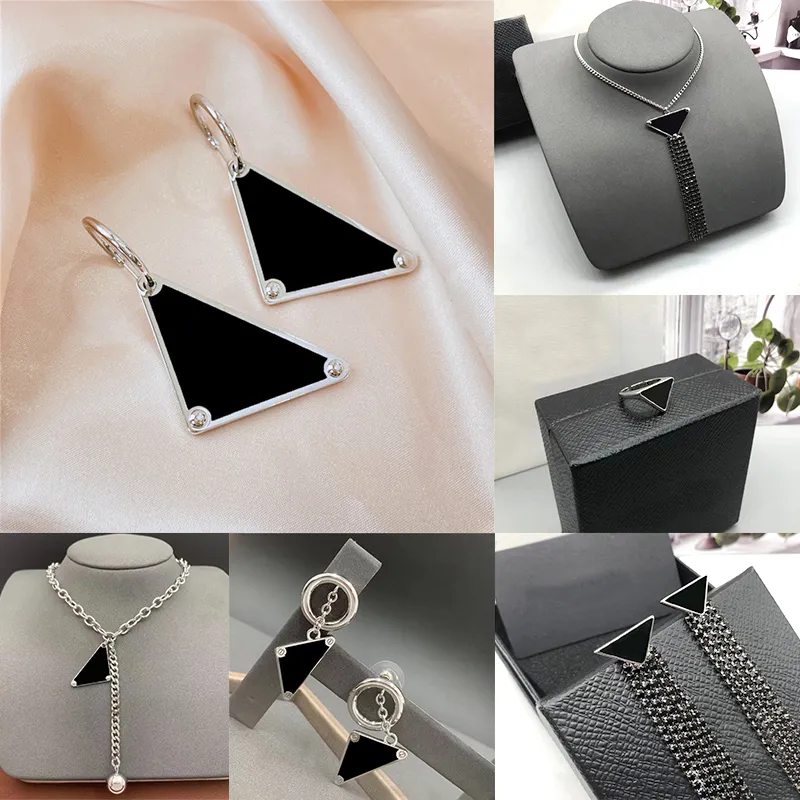 Chic Triangel Letter Halsband Designer Tofs Kedja Halsband Örhängen Kvinnor Hip Hop Trianglar Ördroppar Med Stämplar Tjej Cool Punk Smyckesset