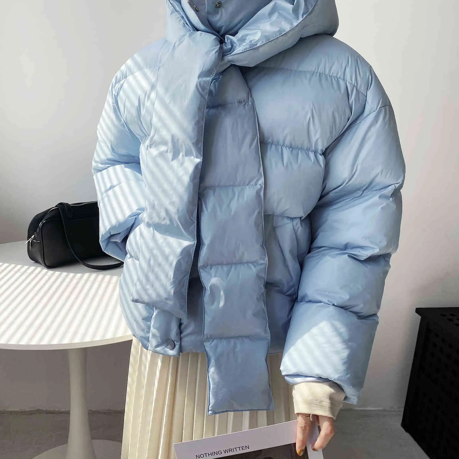 HXJJP Kadınlar Kalınlaşmış Kısa Kapüşonlu Boy Parkas Puffer Ceket Kış Uzun Kollu Düğmeler Cepler Kadın Sıcak Coat 211130