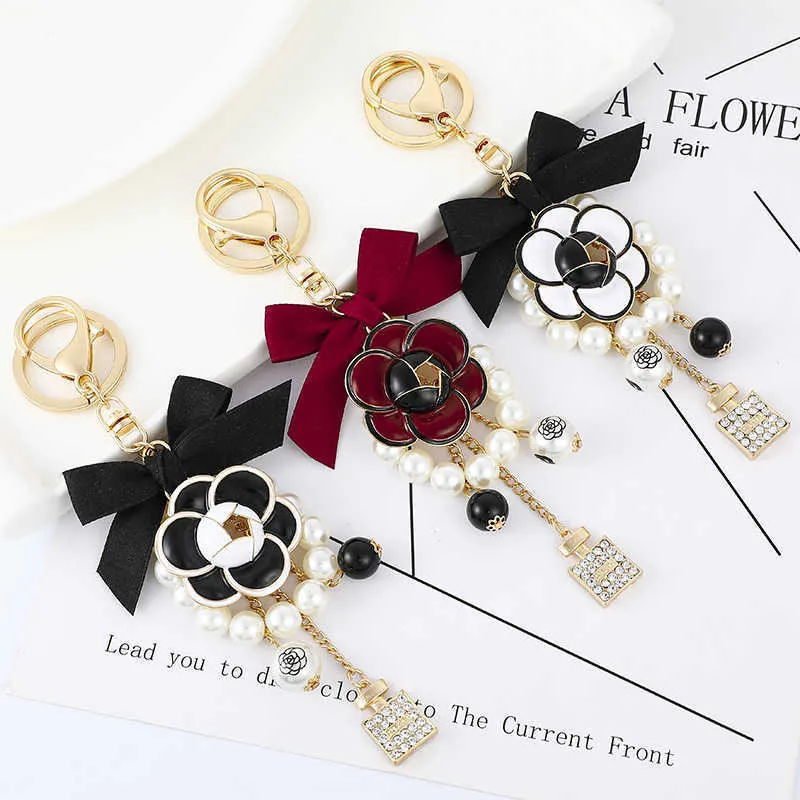 XDPQQ nuevo europeo y americano creativo Camelia aleación llavero Bowknot perla moda cadena bolsa ornamento regalo G1019