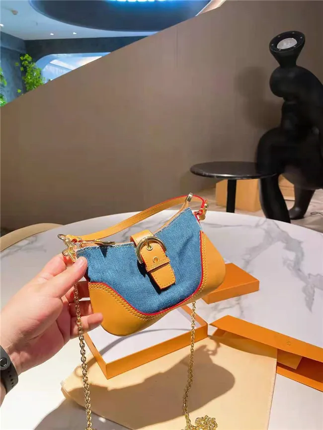 latest underarm bags, luxury designer han dbag, casual all-match, high-end fashion, shoulder bag, handbag, single product, retro style with  color matching, size 20 * 11cm