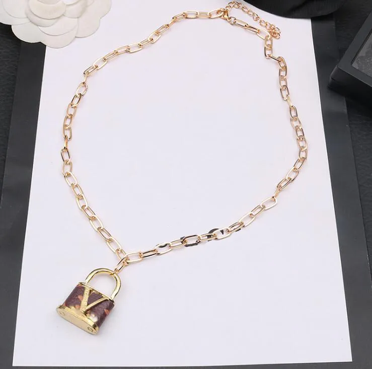 Fashion Designer Brand Letter Pendant Necklaces Mens Womens Golden Chain Geometric Gold Plated Lock Necklace Sweater Chains Jewelry Gift Accessories