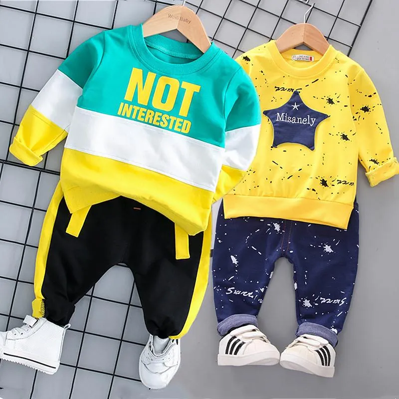 Kläduppsättningar födda barnkläder Baby Boys Costume Letter Tracksuit Tops Pants 2st Children Barn Boy Spring Outfits Girls Set Infantil