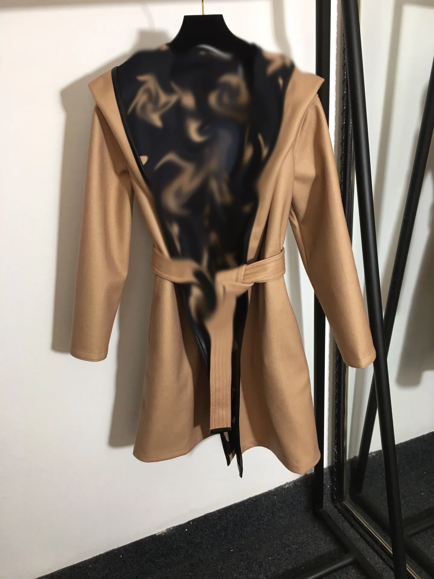 1023 L 2023 Milan Runway Coat Autumn Märke samma stil kappa huva högkvalitativ långärmad khaki solid kvinnor kläder mode 20207903