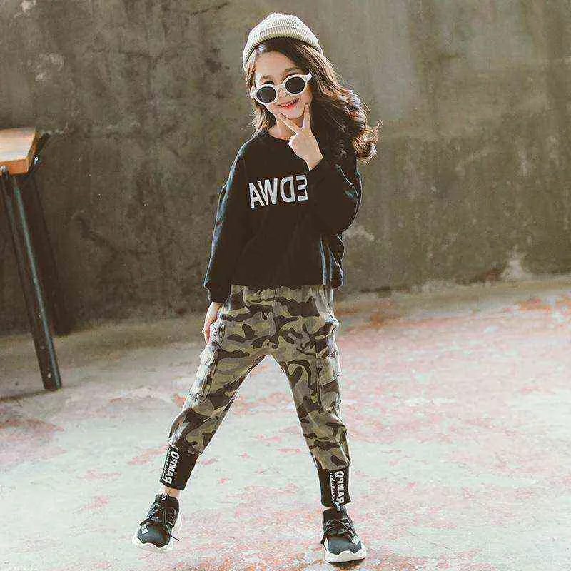 Camo pants outfit | Army pants outfit, Cute camo outfits, Army green pants  outfit