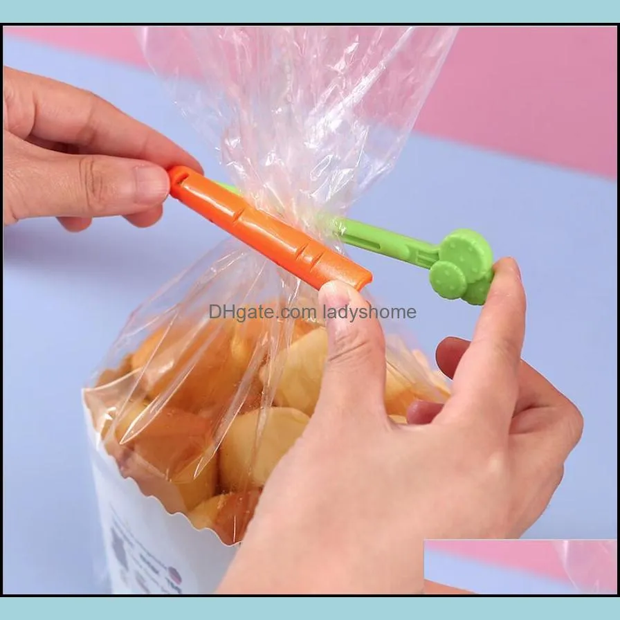 Kitchen Tools Carrot Food Bag Sealing Clip -Keeping Clamp Sealer for Snack Bags Portable Clips HWB8426