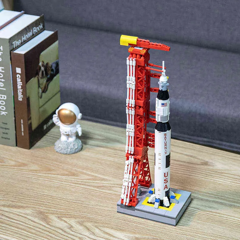 Nowy Apollo Saturn V kosmos Model Carrier Rocket Zabawka z Uruchamianie Building Building Blocks Dla Dzieci Dorośli Zabawki Prezent AA220303