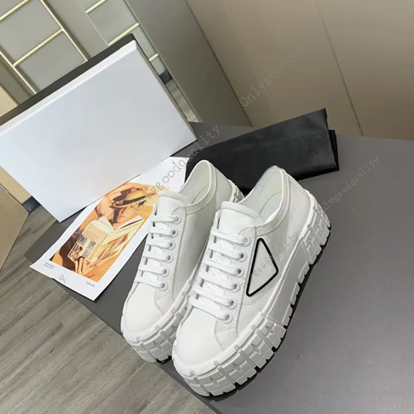 Kvinnors avslappnade skor trippel svart vit dam sneakers mode platt fritid canvas designers sneaker nylon party klänning tränare