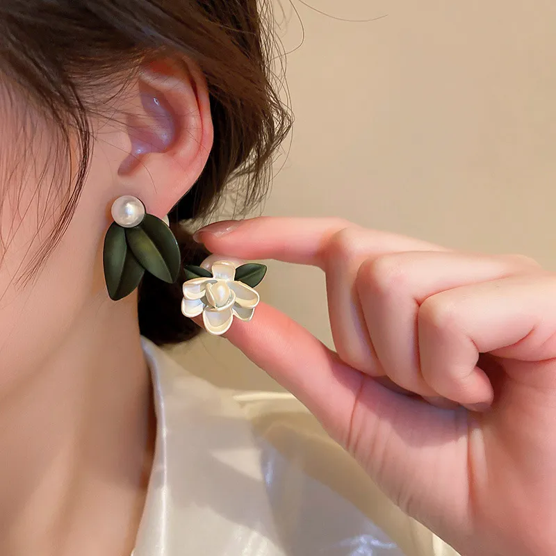 Dangle & Chandelier Korean Style 2022 Spring Summer New Pearl Petals Leaf Stud Earrings Front And Back Design Chic Pendientes