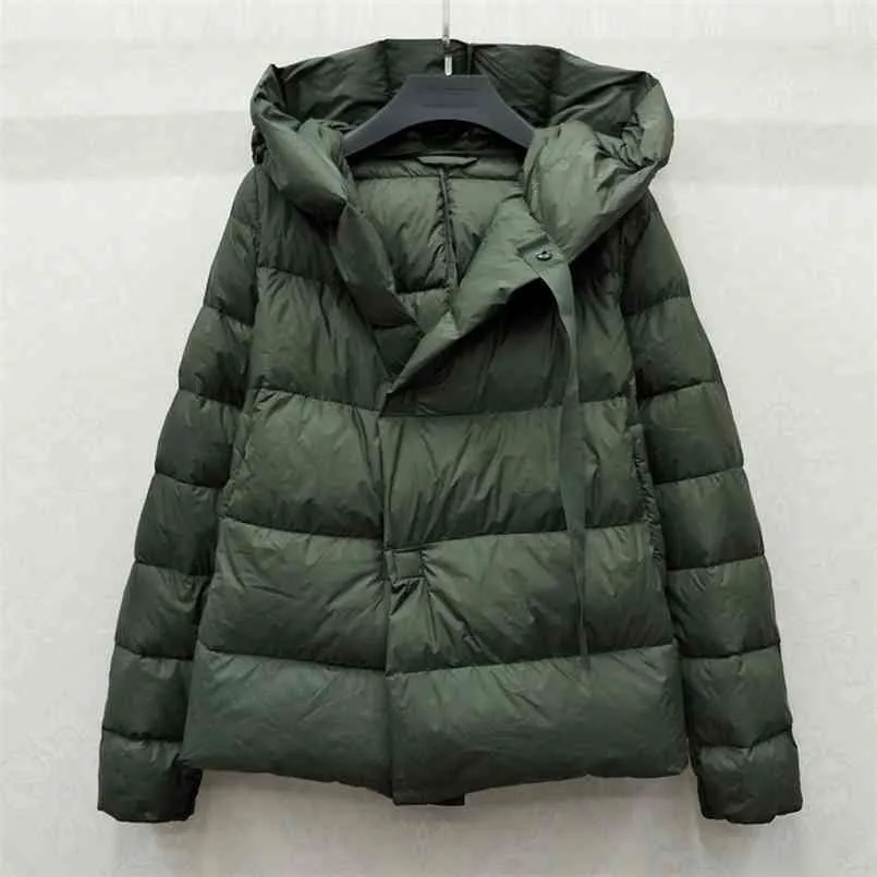 Vinterjacka Kvinnor Ultra Light 90% Vit Duck Down Jacket Hooded Warm Långärmad Kvinnlig Kort Nedgång Parka Armé Green 210819