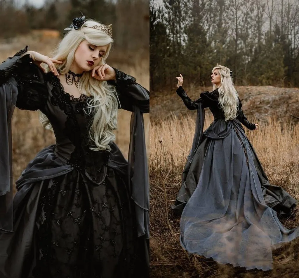 2021 Vintage medeltida gotisk bröllopsklänning Silver och svart renässans Fantasy Victorian Vampyrer Långärmade brudklänningar Ruched Satin Lace Vestidos Al9432