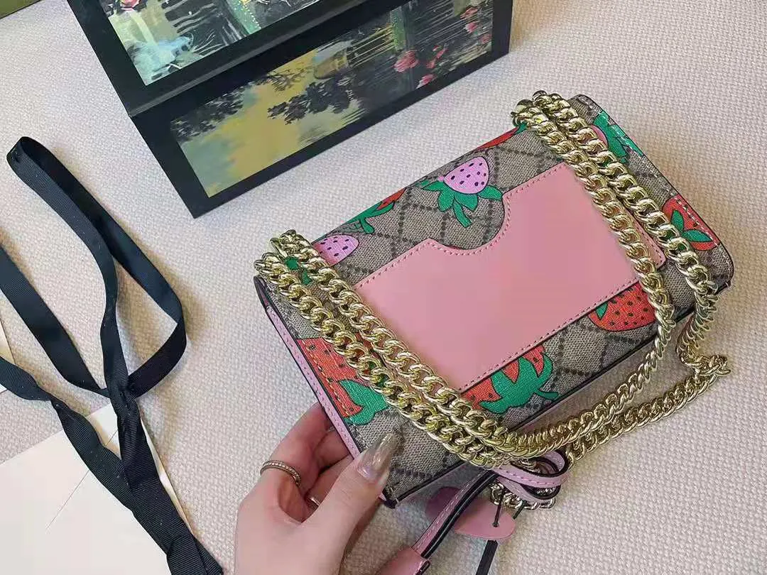 Sac à chaîne à bandoulière unique de haute qualité du designer, paquet de boîte-cadeau Decor fraise pour femme