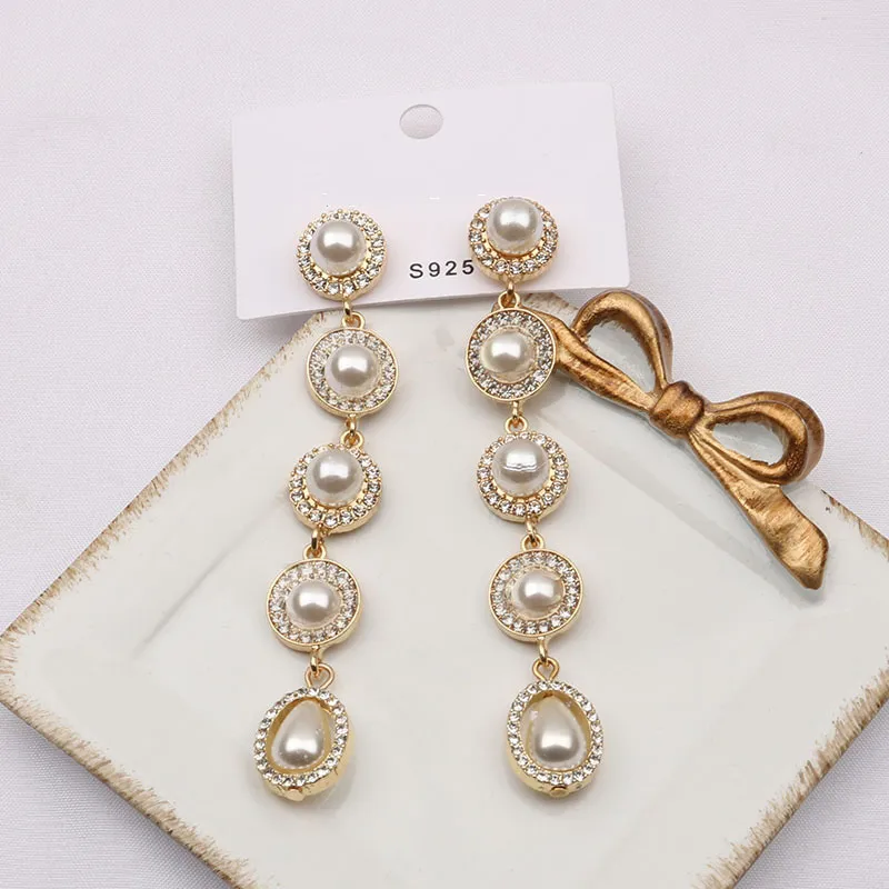 Mulheres Luxury Brand Designers Cartas Brincos Dangle Chandelier Stud Clip Clip Lady Geometric 925 Prata Borla Cristal Rhinestone Pearl Partido De Casamento Jewerlry