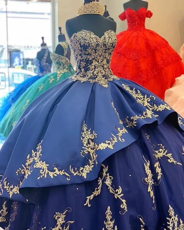 Royal Blue Fashionable Gold Applique Ball Gown Quinceanera Dresses Sweetheart Sweet Tiered Sweep Train Prom Dress Celebrity Clows Vestidos Robes S