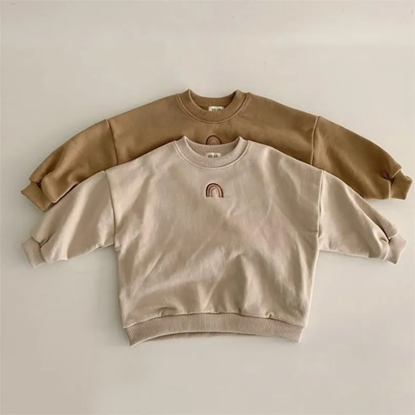 Baby kläder höst tjejer regnbåge broderi sweatshirts toppar barn långärmad t-shirt toddler pojkar avslappnad tröja 211110