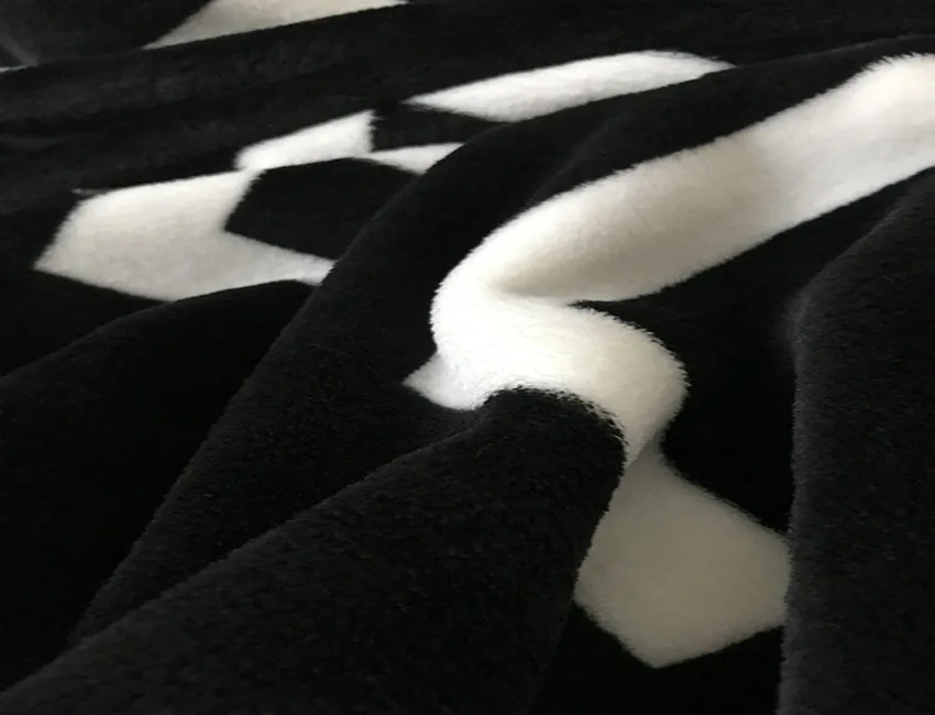 HOT Brand black throw flannel fleece blanket 2size- 130x150cm, 150x200cm No dust bag C style logo for Travel ,home ,office nap blanket