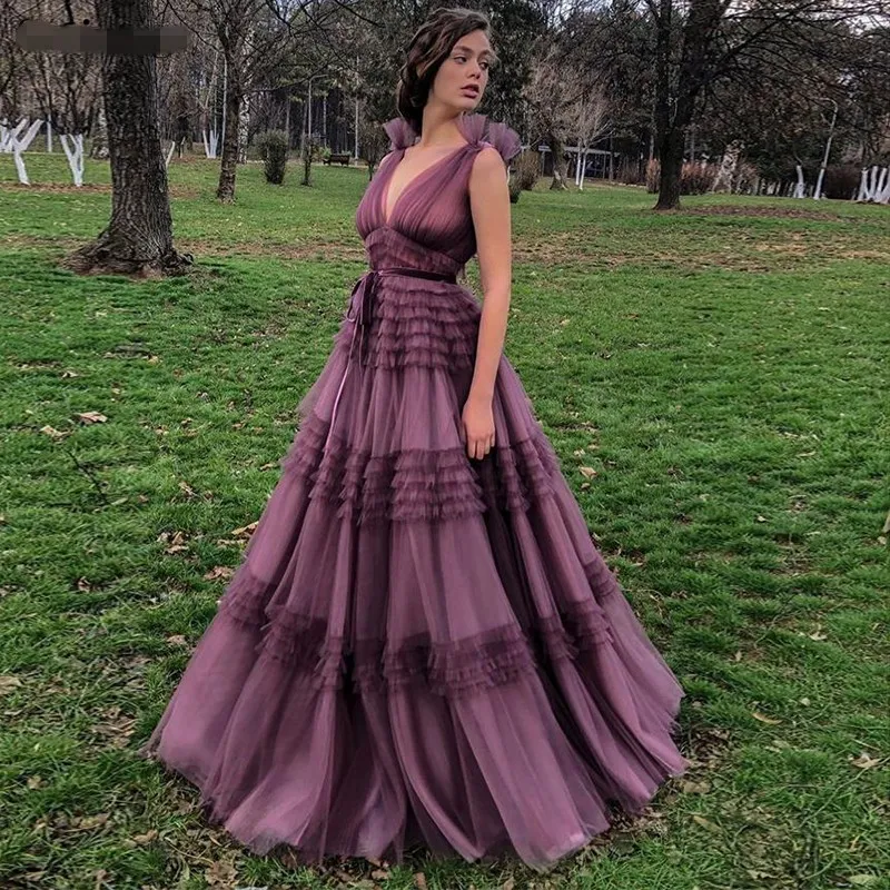 Een Line Empire Taille Tule Avondjurken Diepe V-hals Mouwloze geplooid PROM-jurken Plus Size Purple Abendkleider