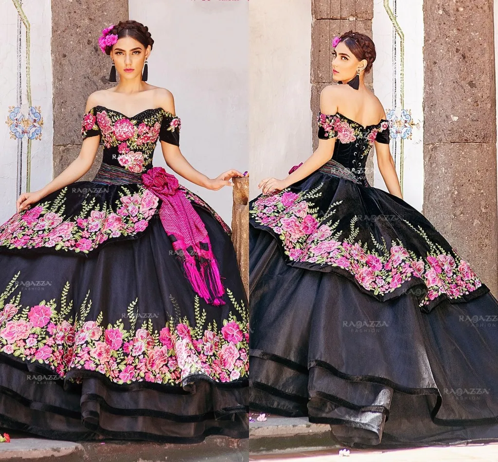 Siyah Quinceanera Elbiseler Aplike Kabarık Etek Dantel-up Korse Tatlı 16 Elbise Uzun Vestidos De 15 Balo Balo Abiye